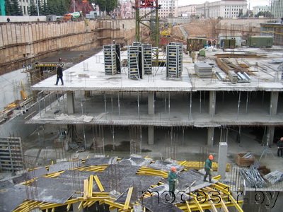 Железобетонный каркас подземного паркинга на площади Независимости в Минске